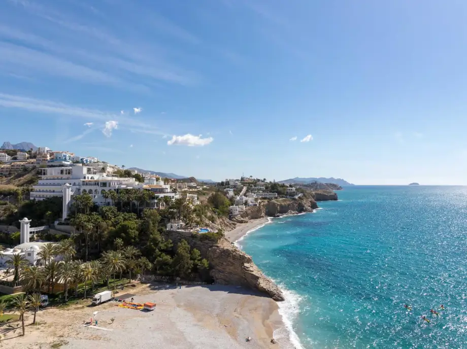 Plaża Altea w Alicante: spokojne wybrzeże i krystalicznie czysta woda