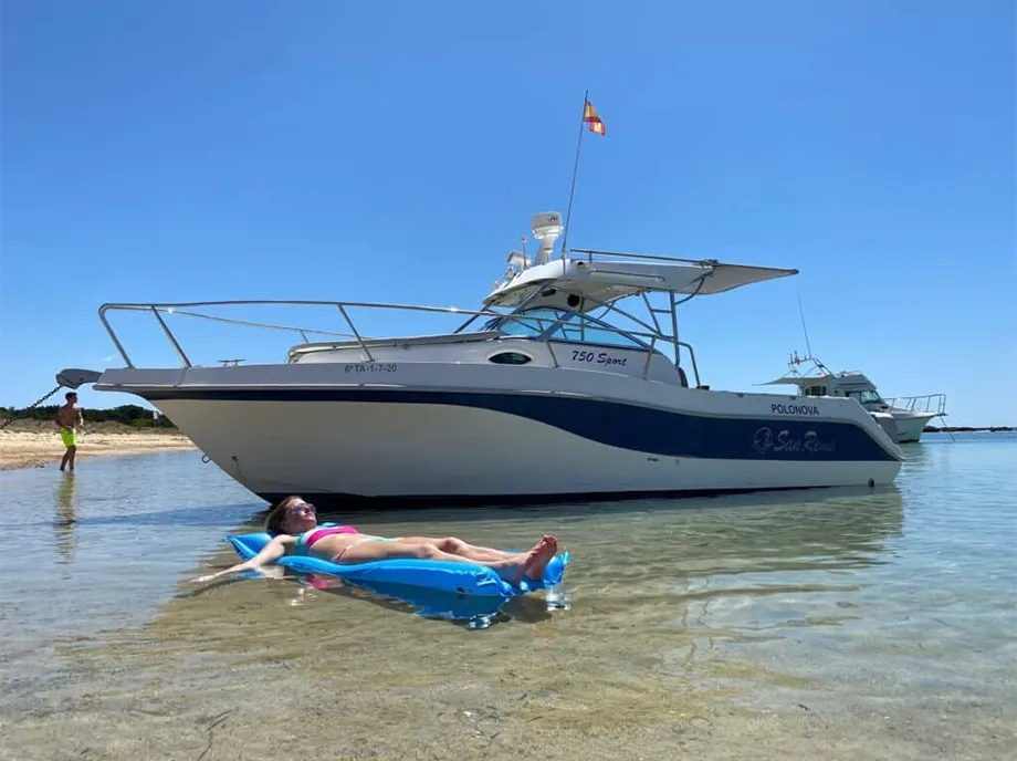 Disfrutando cerca del yate