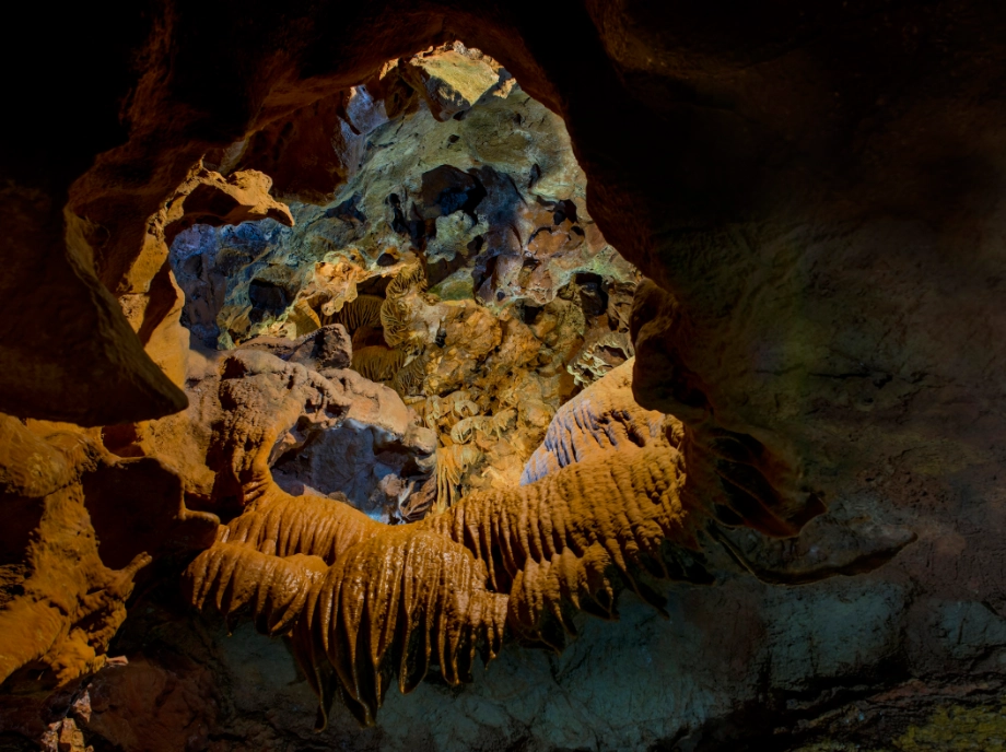 Interior de las cuevas de San José
