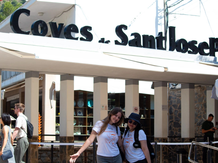 Participantes en la la excursión a las cuevas de San José